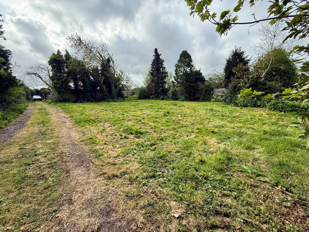 Lot: 56 - LAND WITH PLANNING FOR FOUR-BEDROOM DETACHED HOUSE - Land with planning